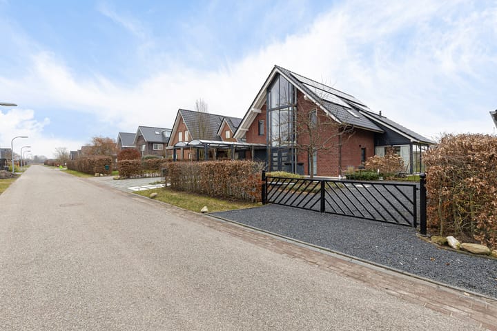 Spacious Waterfront Detached Home with Private Dock in Blauwestad — 16