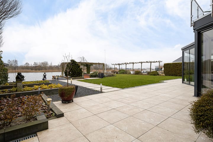 Spacious Waterfront Detached Home with Private Dock in Blauwestad — 32