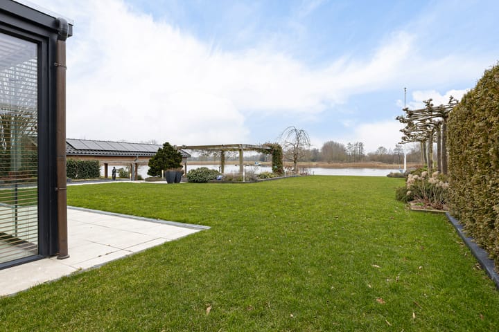 Spacious Waterfront Detached Home with Private Dock in Blauwestad — 34
