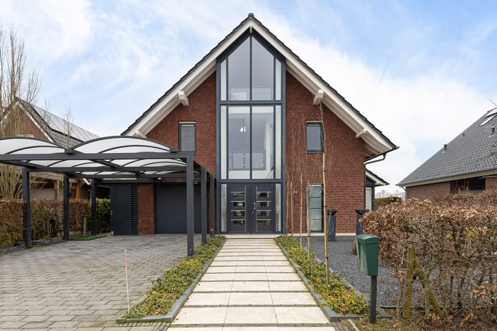 Spacious Waterfront Detached Home with Private Dock in Blauwestad — 14