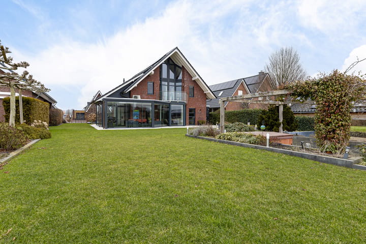Spacious Waterfront Detached Home with Private Dock in Blauwestad — 31