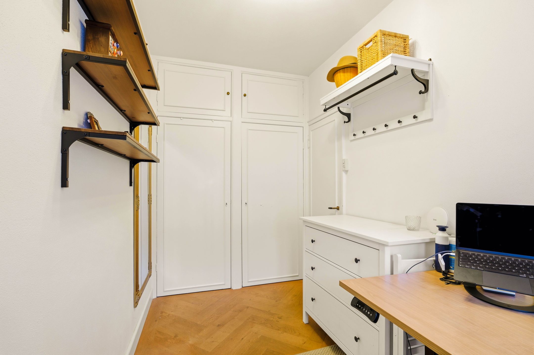 Modern renovated apartment with balcony in Amsterdam West — 36