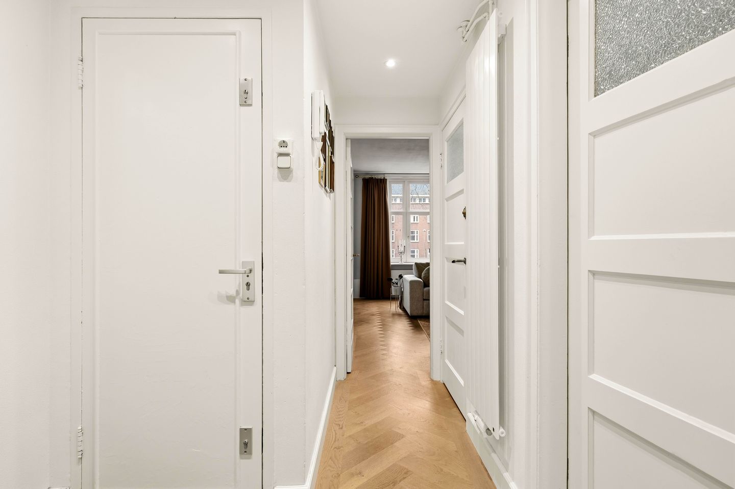 Modern renovated apartment with balcony in Amsterdam West — 38