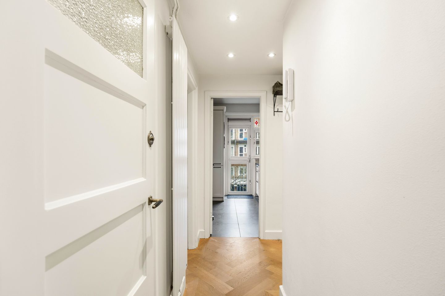 Modern renovated apartment with balcony in Amsterdam West — 40
