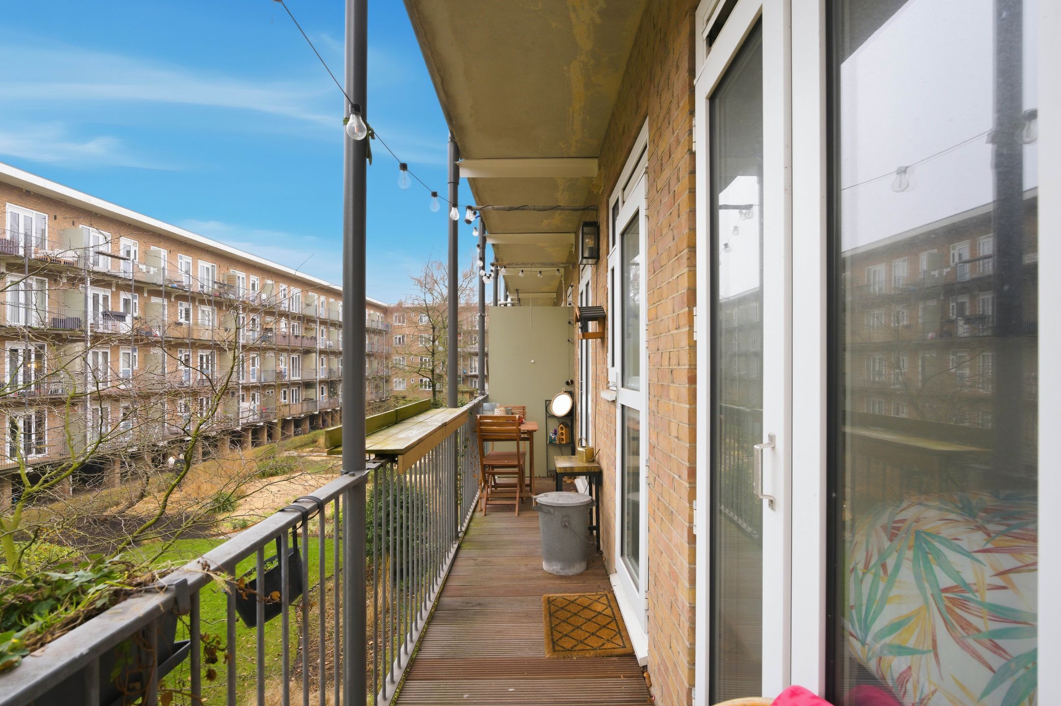 Modern renovated apartment with balcony in Amsterdam West — 48