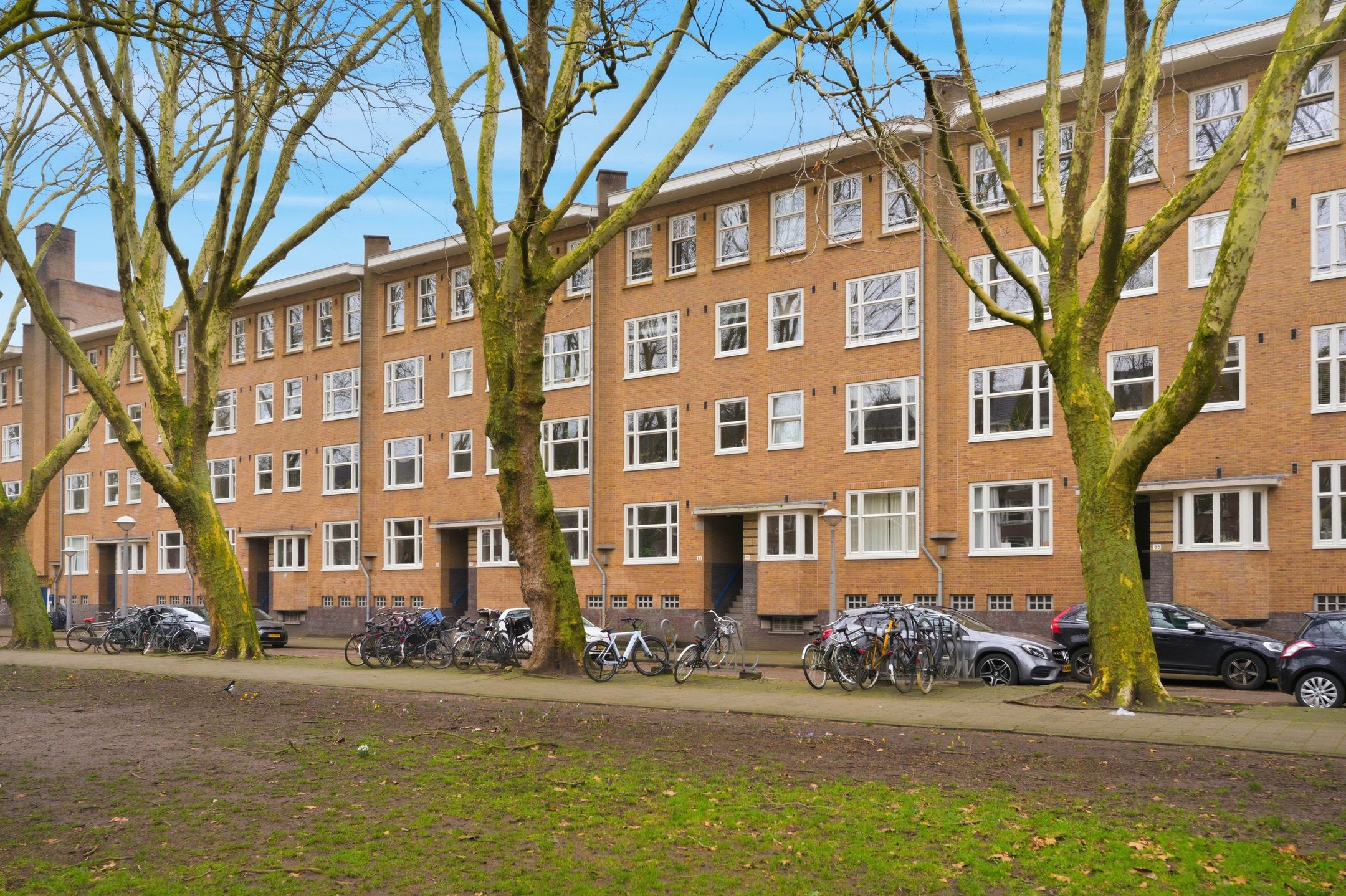 Modern renovated apartment with balcony in Amsterdam West — 60