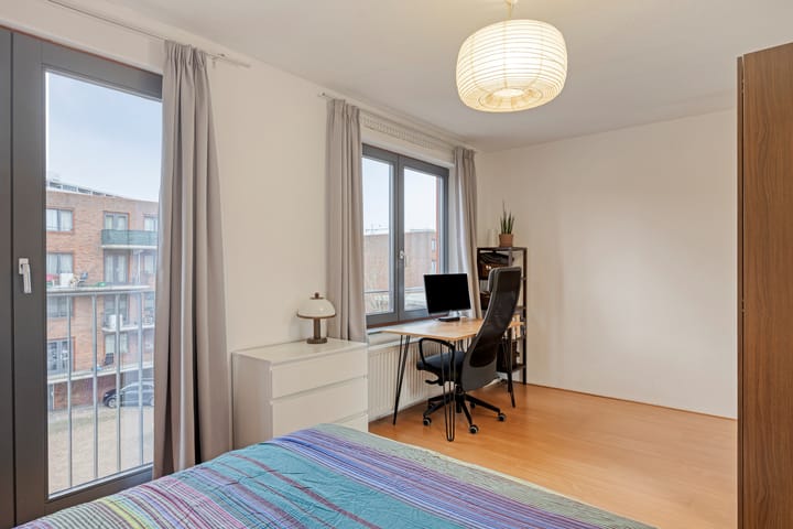 Spacious Corner Apartment with A+ Energy Label and Private Parking in Amsterdam Bijlmer — 25