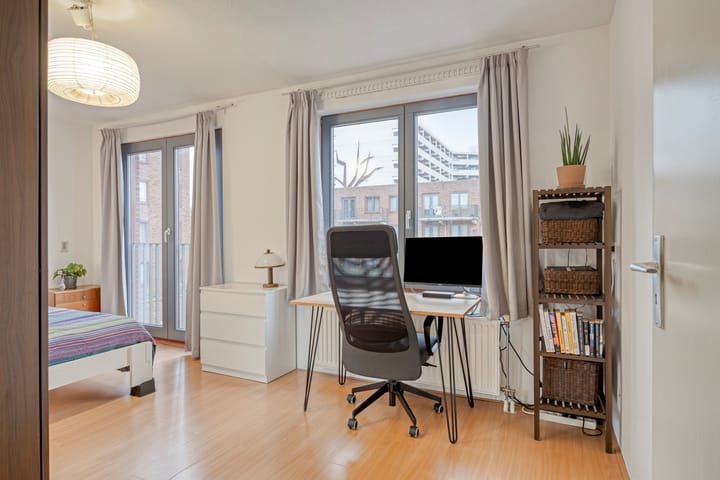 Spacious Corner Apartment with A+ Energy Label and Private Parking in Amsterdam Bijlmer — 27