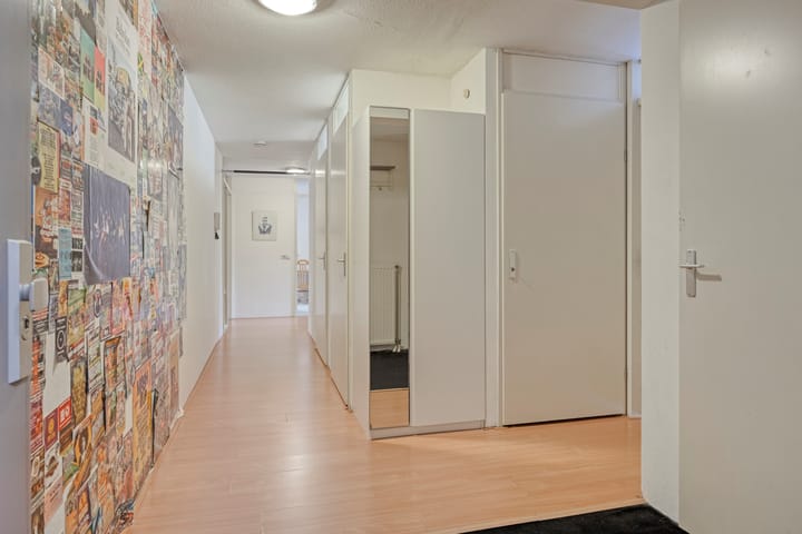 Spacious Corner Apartment with A+ Energy Label and Private Parking in Amsterdam Bijlmer — 37