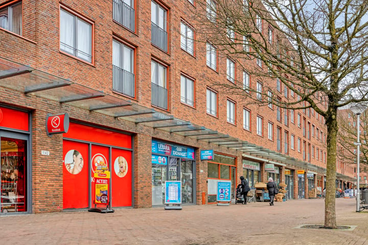 Spacious Corner Apartment with A+ Energy Label and Private Parking in Amsterdam Bijlmer — 49