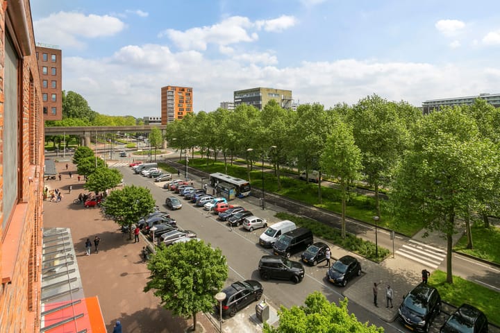 Spacious Corner Apartment with A+ Energy Label and Private Parking in Amsterdam Bijlmer — 55