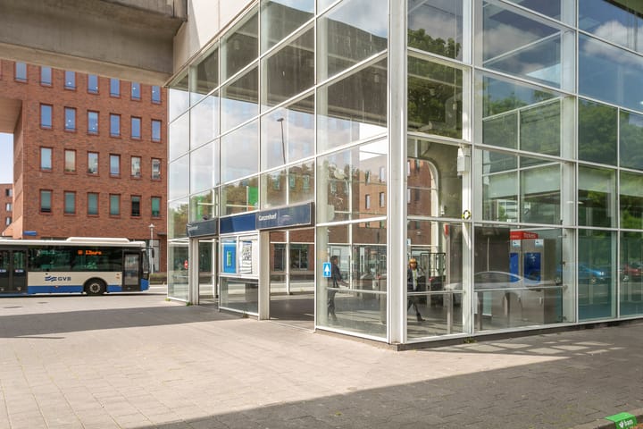 Spacious Corner Apartment with A+ Energy Label and Private Parking in Amsterdam Bijlmer — 63