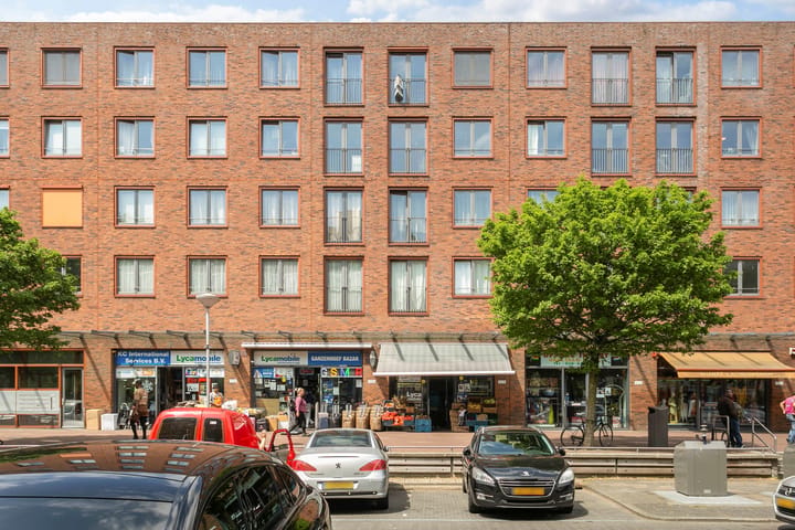 Spacious Corner Apartment with A+ Energy Label and Private Parking in Amsterdam Bijlmer — 65