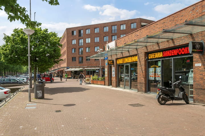 Spacious Corner Apartment with A+ Energy Label and Private Parking in Amsterdam Bijlmer — 67