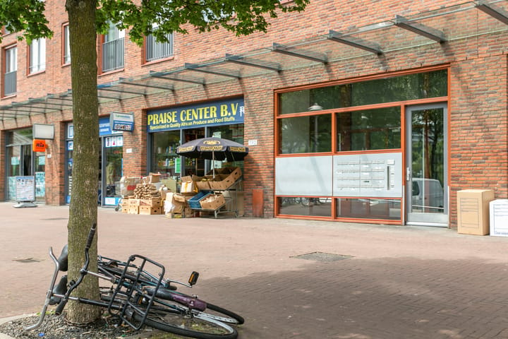 Spacious Corner Apartment with A+ Energy Label and Private Parking in Amsterdam Bijlmer — 71