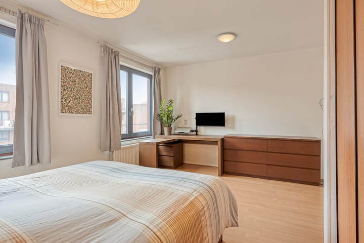 Spacious Corner Apartment with A+ Energy Label and Private Parking in Amsterdam Bijlmer — 17