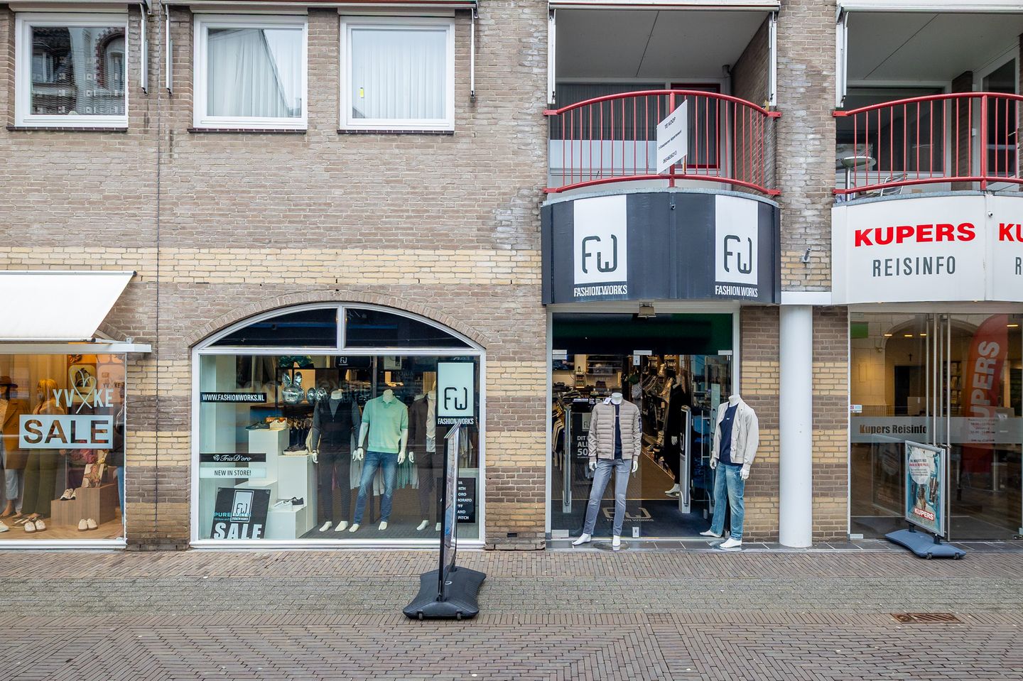 Bekijk foto 1 van Dautzenbergstraat 18-A