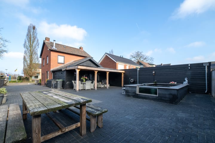 Modernized detached house with multifunctional shed — 50