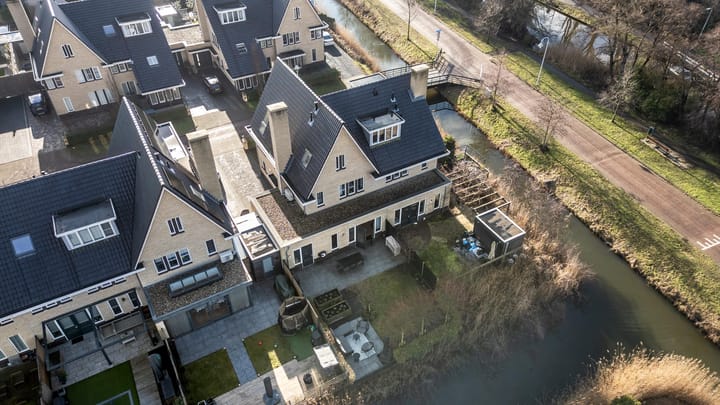 Luxurious Waterfront Semi-Detached House in Dudok Style with Garage — 79