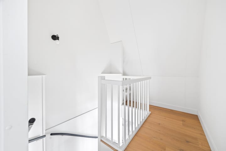 Luxurious Waterfront Semi-Detached House in Dudok Style with Garage — 63