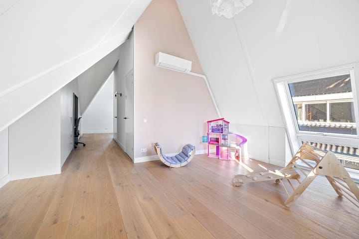 Luxurious Waterfront Semi-Detached House in Dudok Style with Garage — 69