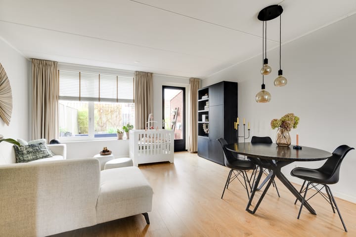 Energy-Efficient Terraced House with Underfloor Heating in Maasdijk — 55