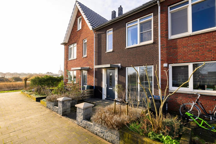 Energy-Efficient Terraced House with Underfloor Heating in Maasdijk — 75