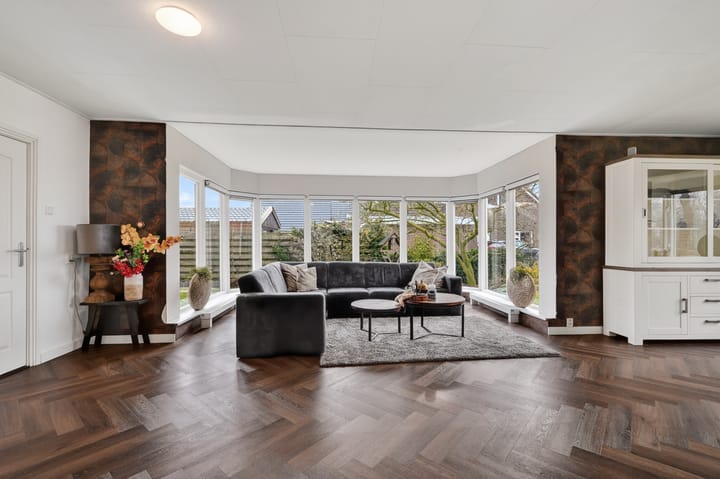 Spacious detached home with canal views and large garden in Klazienaveen-Noord — 10