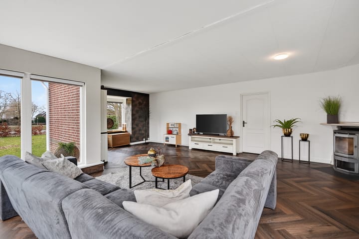Spacious detached home with canal views and large garden in Klazienaveen-Noord — 18