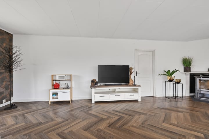 Spacious detached home with canal views and large garden in Klazienaveen-Noord — 22