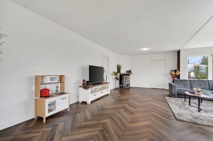 Spacious detached home with canal views and large garden in Klazienaveen-Noord — 26