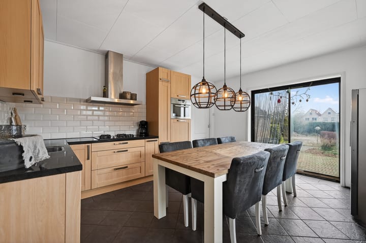 Spacious detached home with canal views and large garden in Klazienaveen-Noord — 32