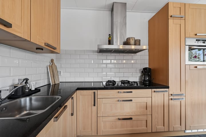 Spacious detached home with canal views and large garden in Klazienaveen-Noord — 34
