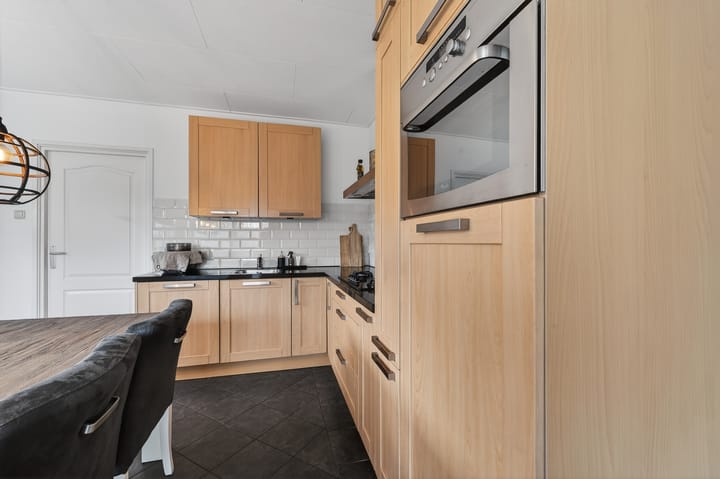 Spacious detached home with canal views and large garden in Klazienaveen-Noord — 36