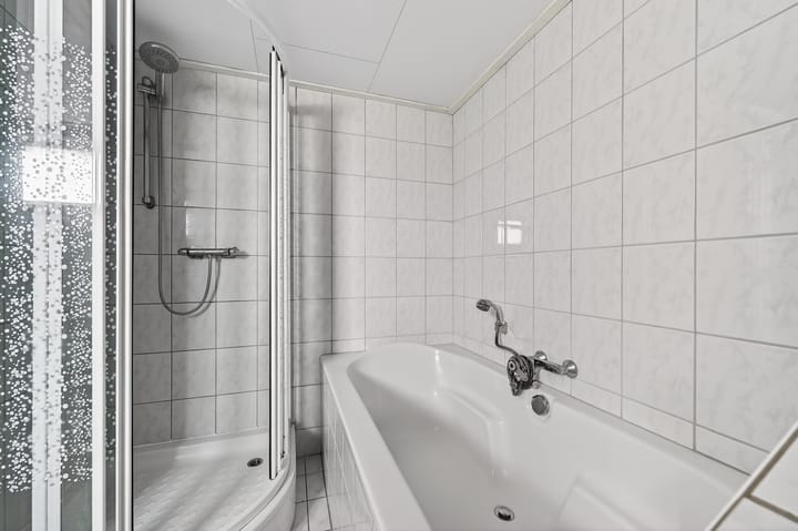 Spacious detached home with canal views and large garden in Klazienaveen-Noord — 42