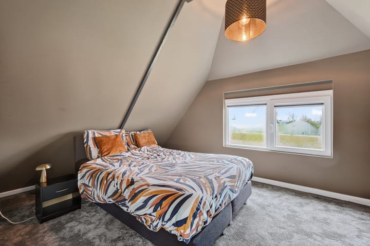 Spacious detached home with canal views and large garden in Klazienaveen-Noord — 54