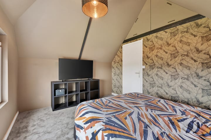 Spacious detached home with canal views and large garden in Klazienaveen-Noord — 56