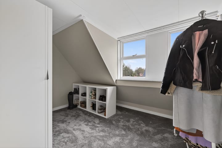 Spacious detached home with canal views and large garden in Klazienaveen-Noord — 60