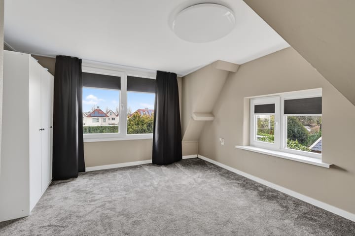 Spacious detached home with canal views and large garden in Klazienaveen-Noord — 68