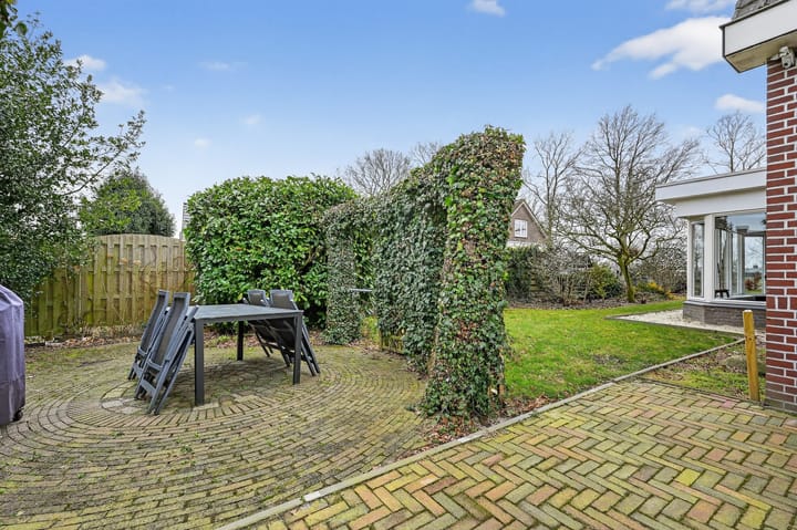 Spacious detached home with canal views and large garden in Klazienaveen-Noord — 82