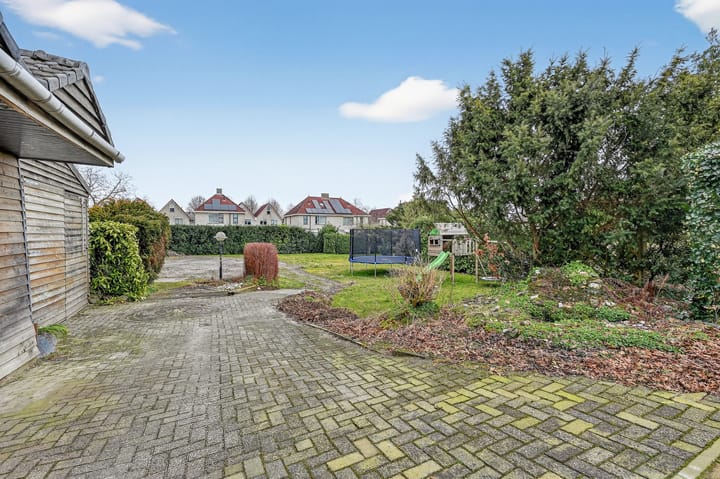 Spacious detached home with canal views and large garden in Klazienaveen-Noord — 86