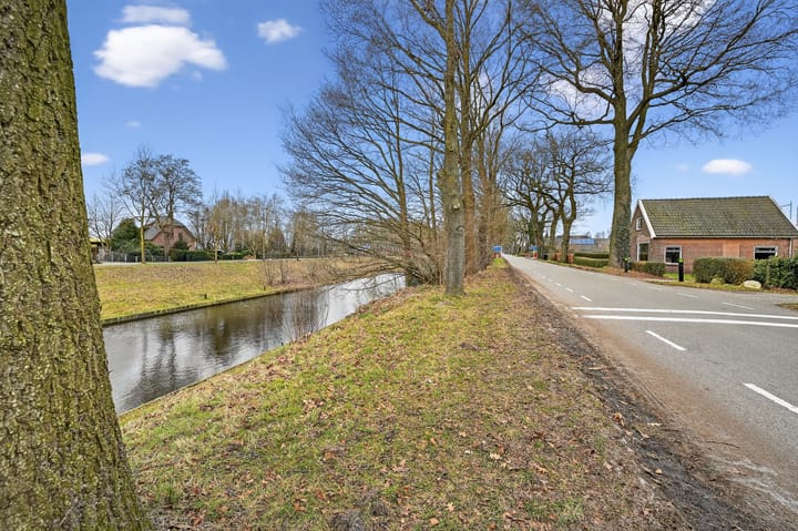 Spacious detached home with canal views and large garden in Klazienaveen-Noord — 72
