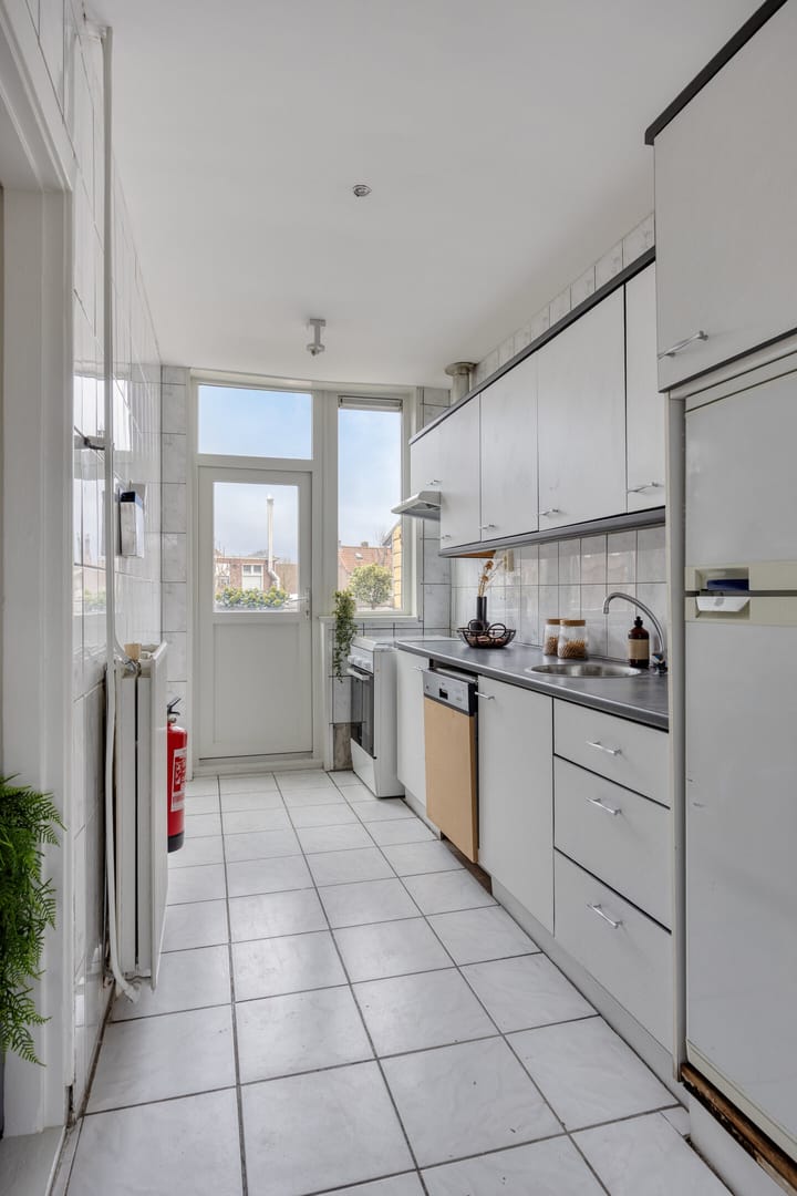 Spacious 6-room upper apartment with conversion permit in Utrecht Zuilen — 25