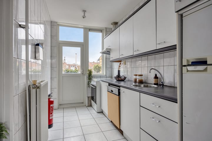 Spacious 6-room upper apartment with conversion permit in Utrecht Zuilen — 27