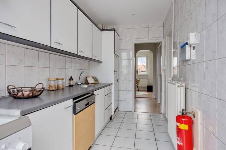 Spacious 6-room upper apartment with conversion permit in Utrecht Zuilen — 29