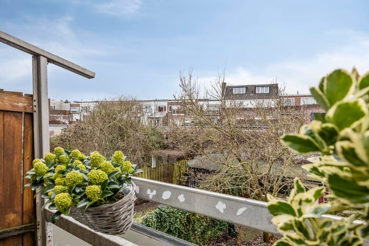 Spacious 6-room upper apartment with conversion permit in Utrecht Zuilen — 35