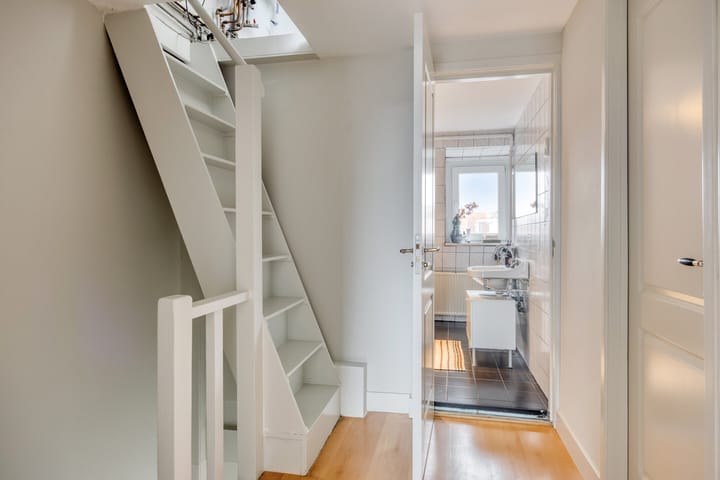Spacious 6-room upper apartment with conversion permit in Utrecht Zuilen — 43