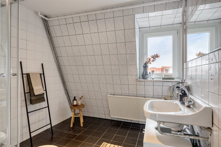 Spacious 6-room upper apartment with conversion permit in Utrecht Zuilen — 64