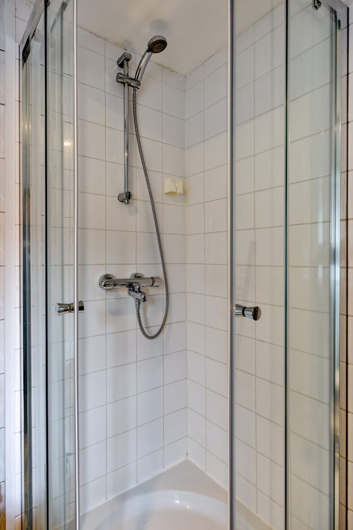 Spacious 6-room upper apartment with conversion permit in Utrecht Zuilen — 66