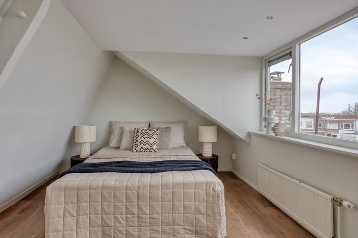 Spacious 6-room upper apartment with conversion permit in Utrecht Zuilen — 72